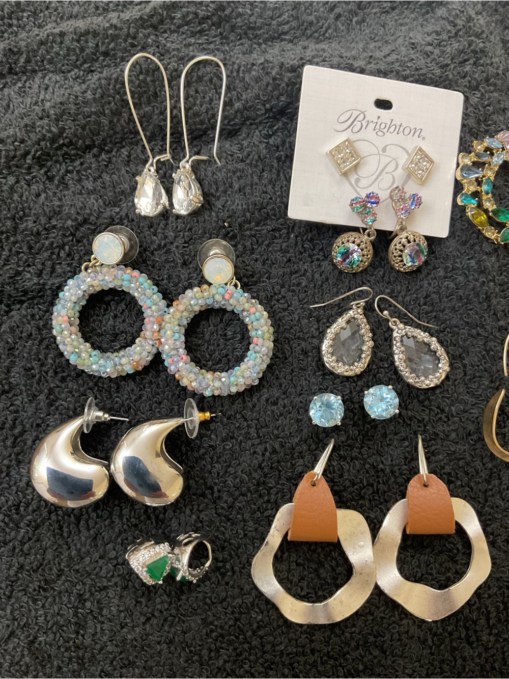 EARRINGS, 17 Pair - Picture 3 of 4